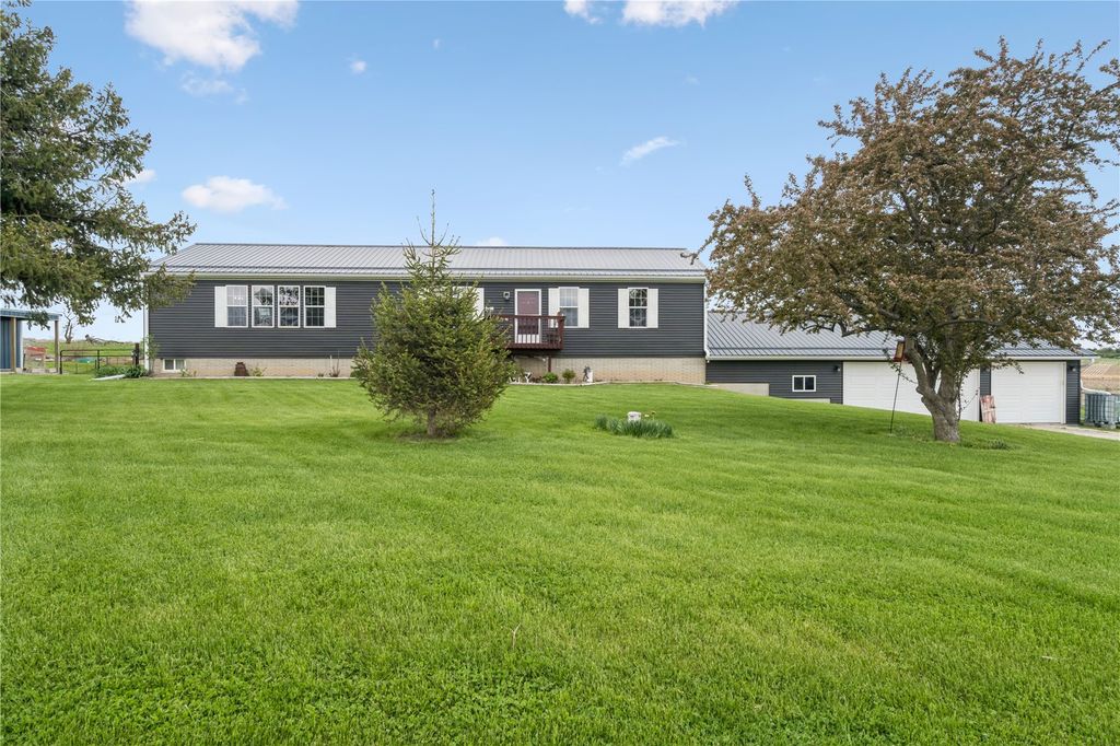 6172 33rd Ave Dr, Shellsburg, IA 52332