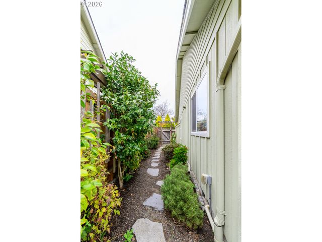 5930 GEYSER PEAK Pl, Eugene, OR 97402