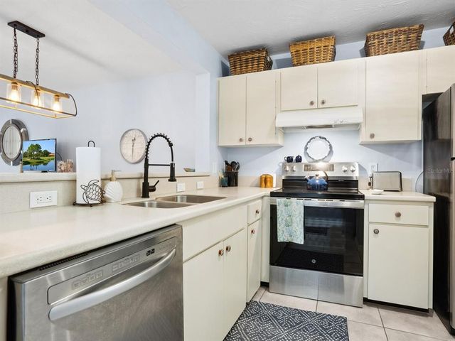 323 TIMBERLAKE DRIVE 323, Bradenton, FL 34210