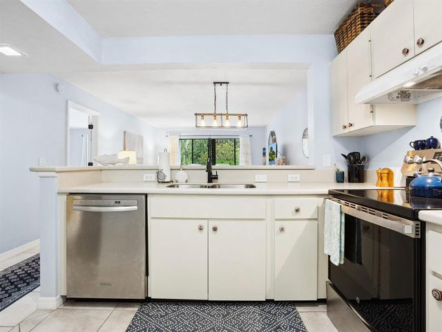 323 TIMBERLAKE DRIVE 323, Bradenton, FL 34210
