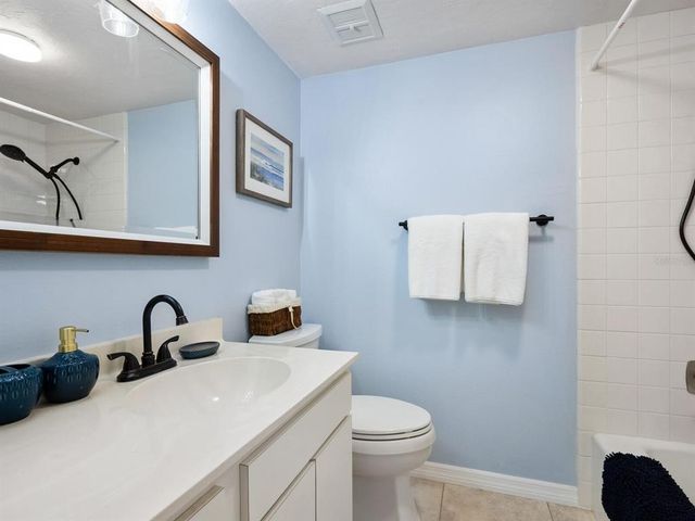 323 TIMBERLAKE DRIVE 323, Bradenton, FL 34210