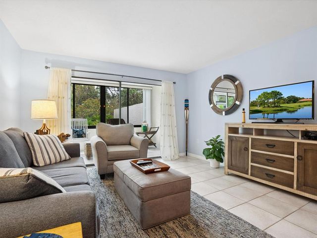 323 TIMBERLAKE DRIVE 323, Bradenton, FL 34210