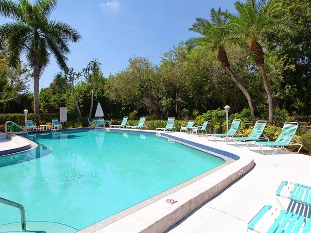 323 TIMBERLAKE DRIVE 323, Bradenton, FL 34210