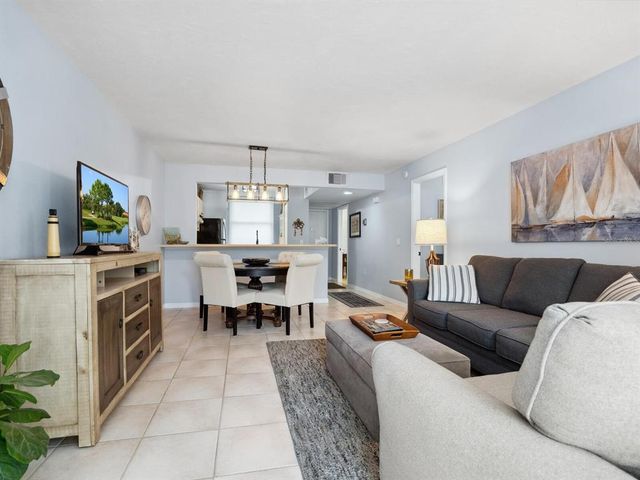 323 TIMBERLAKE DRIVE 323, Bradenton, FL 34210