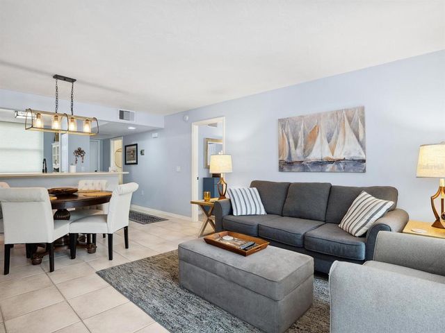 323 TIMBERLAKE DRIVE 323, Bradenton, FL 34210