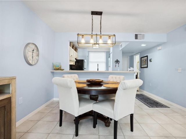 323 TIMBERLAKE DRIVE 323, Bradenton, FL 34210