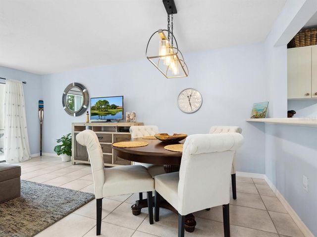 323 TIMBERLAKE DRIVE 323, Bradenton, FL 34210