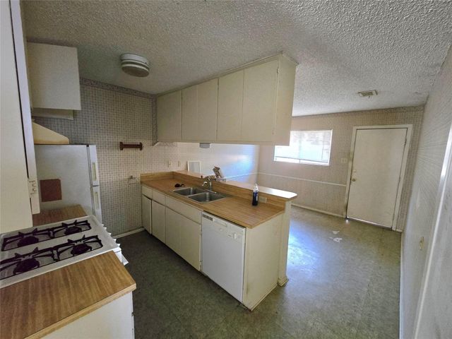 1410 Valleyridge DR, Austin, TX 78704