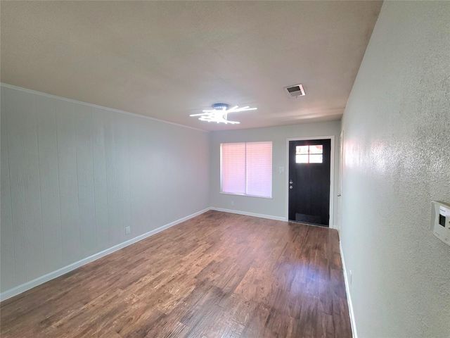 1410 Valleyridge DR, Austin, TX 78704