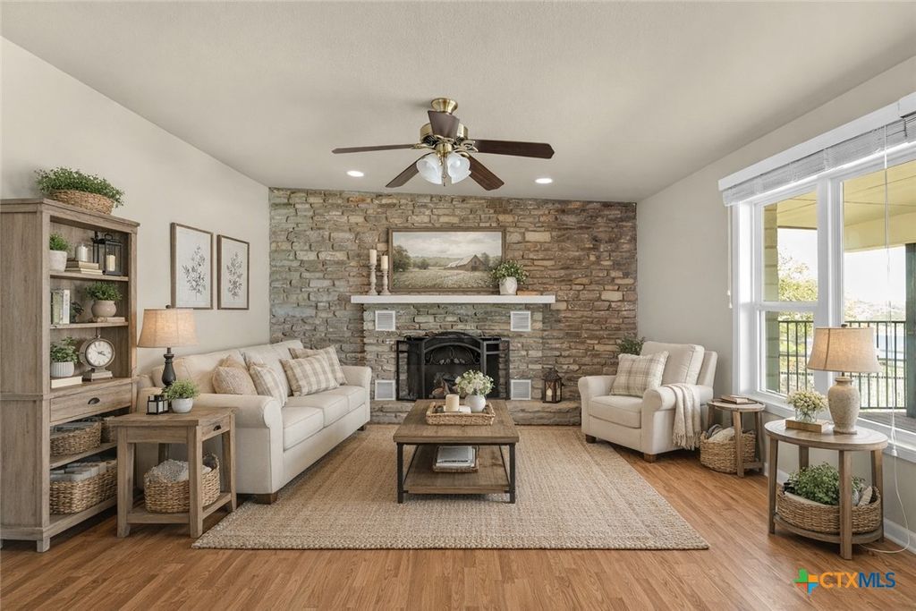 Image 10 of property listing at 1210 Skyline Drive, Canyon Lake, TX 78133