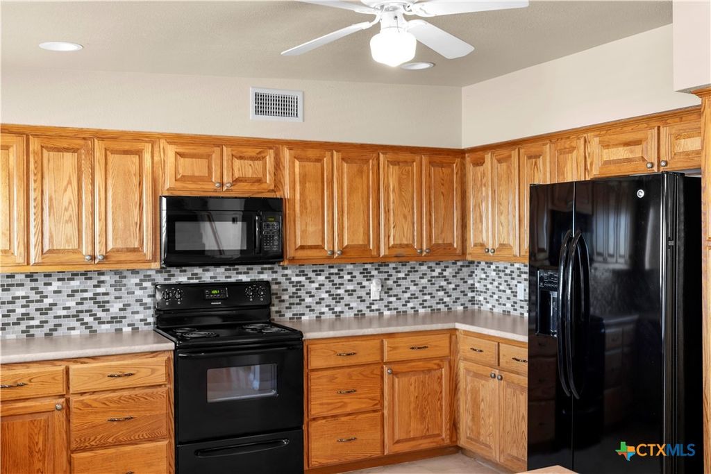 Image 13 of property listing at 1210 Skyline Drive, Canyon Lake, TX 78133