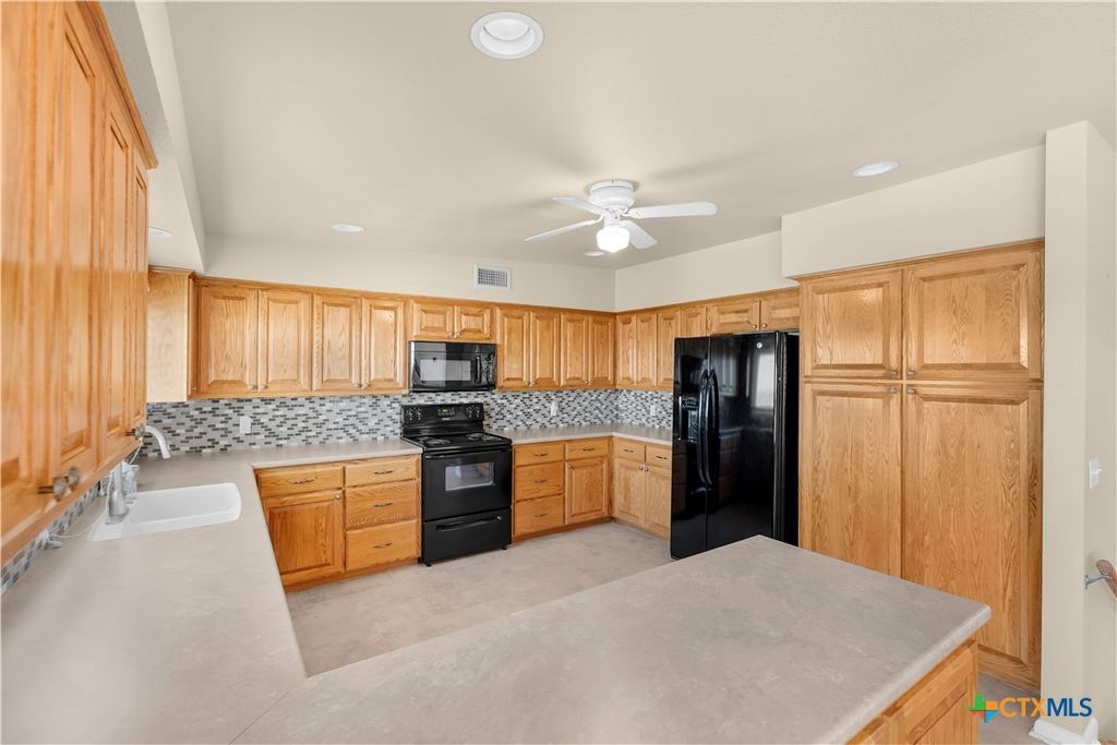 Image 14 of property listing at 1210 Skyline Drive, Canyon Lake, TX 78133
