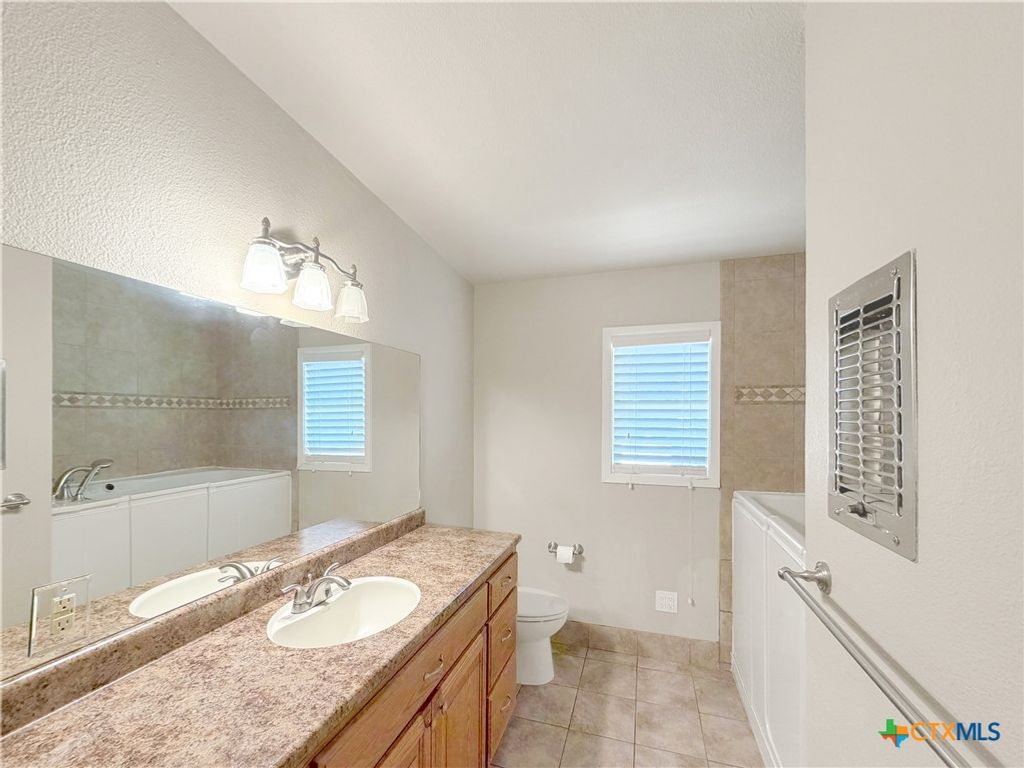 Image 25 of property listing at 1210 Skyline Drive, Canyon Lake, TX 78133