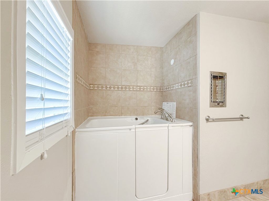 Image 26 of property listing at 1210 Skyline Drive, Canyon Lake, TX 78133