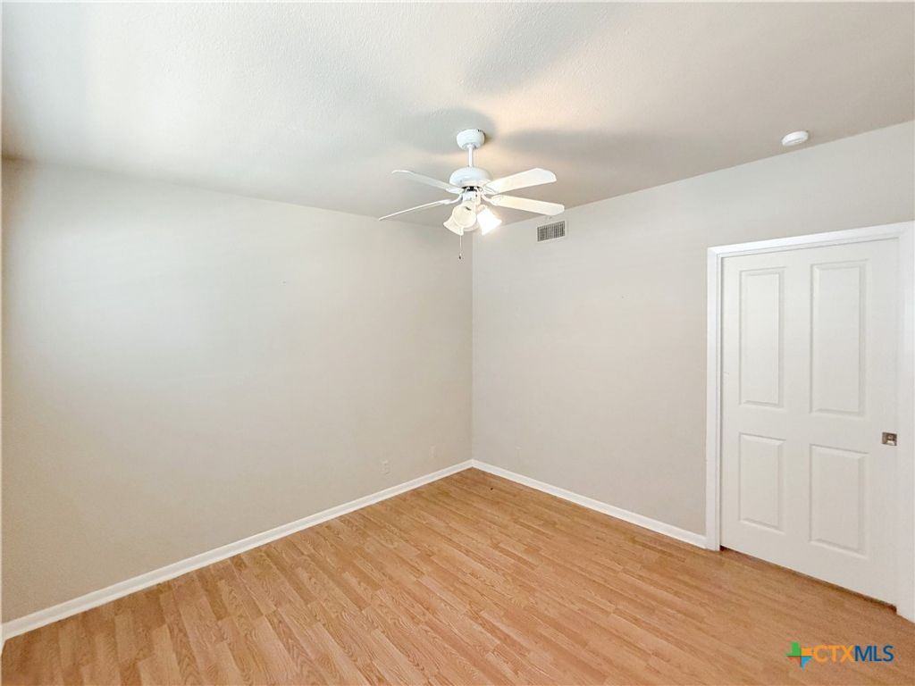Image 34 of property listing at 1210 Skyline Drive, Canyon Lake, TX 78133