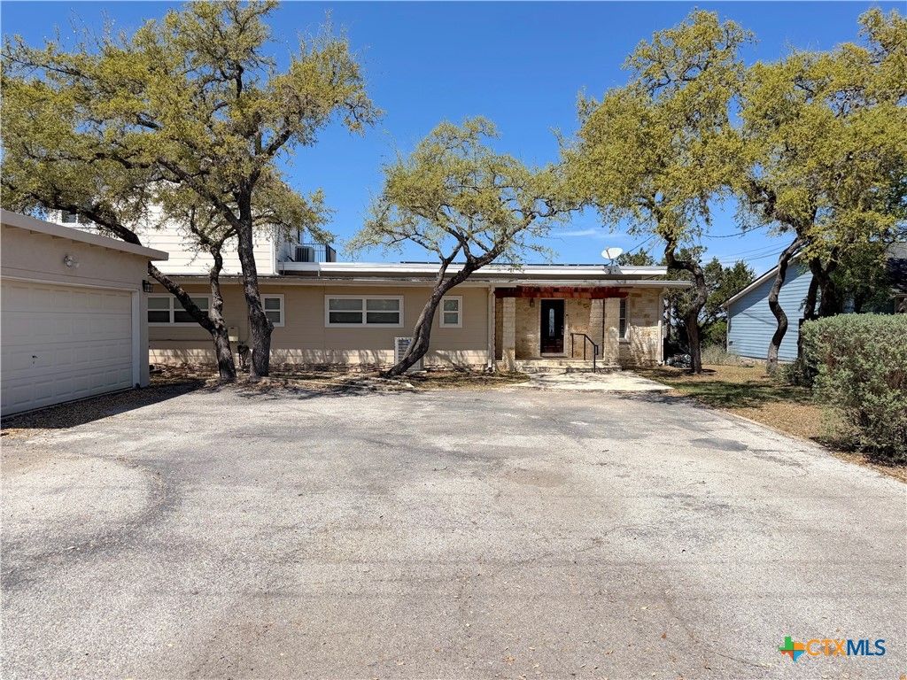 Image 40 of property listing at 1210 Skyline Drive, Canyon Lake, TX 78133