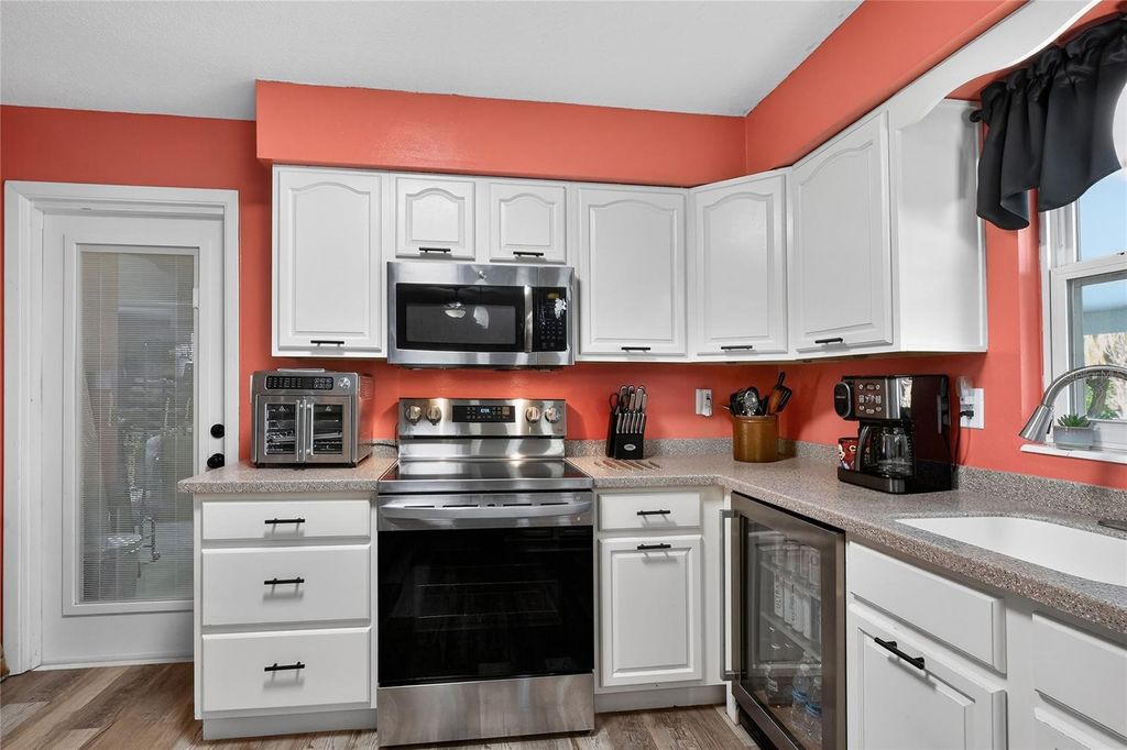 Image 16 of property listing at 1151 CIRCLE DRIVE, Lake Wales, FL 33853