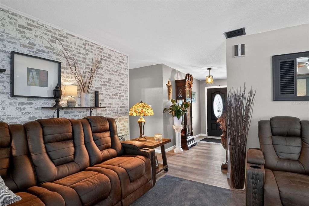 Image 20 of property listing at 1151 CIRCLE DRIVE, Lake Wales, FL 33853