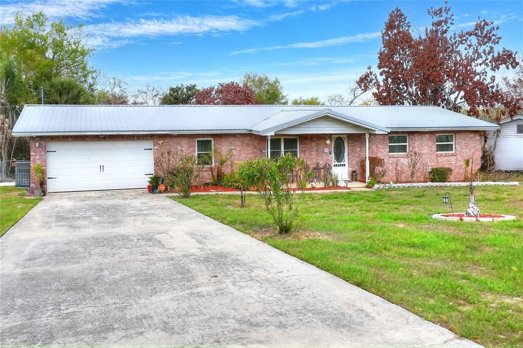 Image 4 of property listing at 1151 CIRCLE DRIVE, Lake Wales, FL 33853