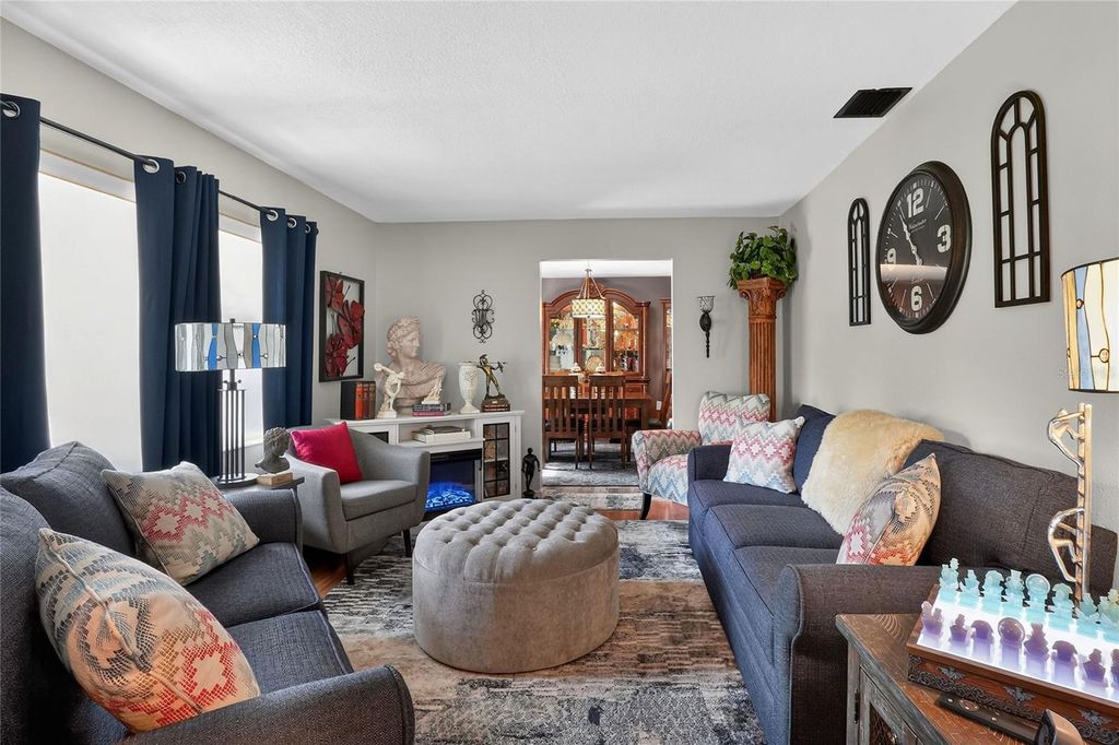 Image 8 of property listing at 1151 CIRCLE DRIVE, Lake Wales, FL 33853