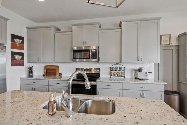 4853 White Chapel Drive, Newburgh, IN 47630