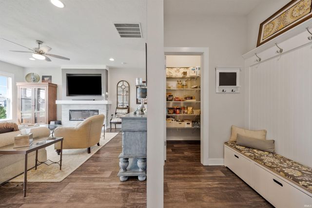 4853 White Chapel Drive, Newburgh, IN 47630