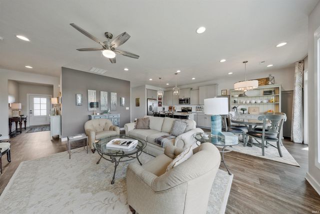 4853 White Chapel Drive, Newburgh, IN 47630