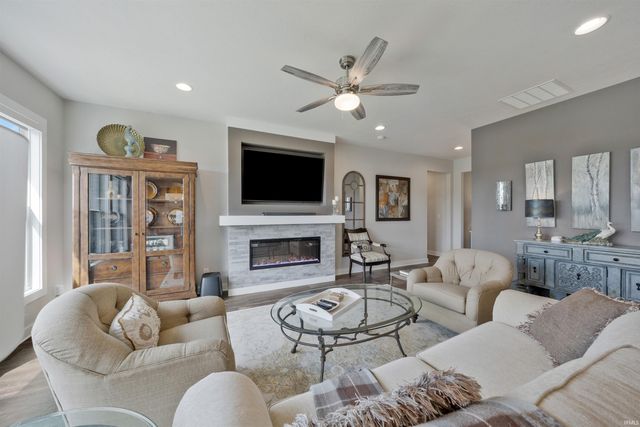 4853 White Chapel Drive, Newburgh, IN 47630