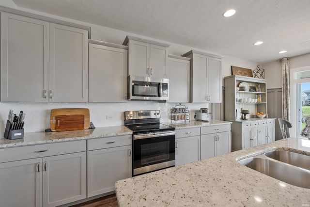 4853 White Chapel Drive, Newburgh, IN 47630