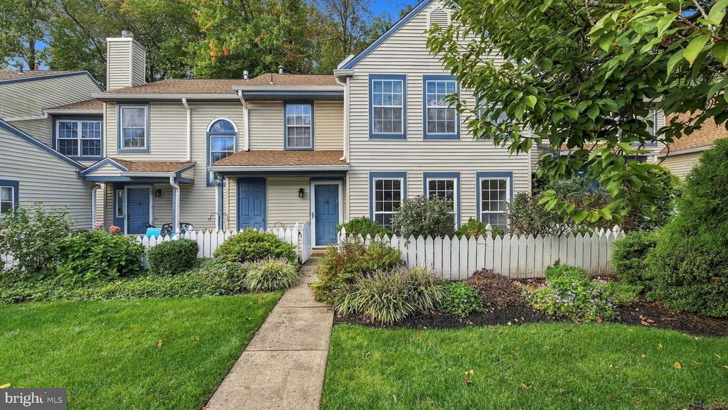 574 FRASSETTO DR, SOUTHAMPTON, PA 18966 — exterior