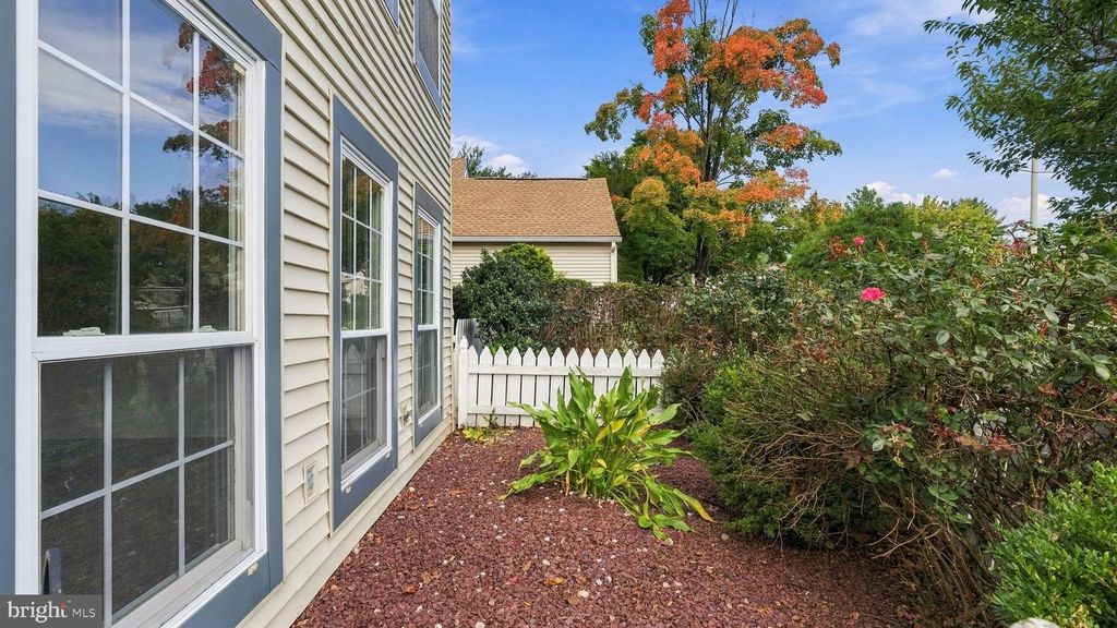 574 FRASSETTO DR, SOUTHAMPTON, PA 18966 — photo 3