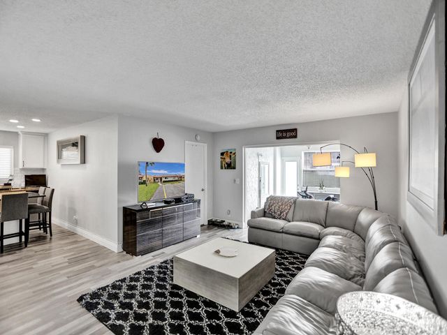 138 Lake Barbara Drive, West Palm Beach, FL 33411