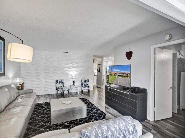 138 Lake Barbara Drive, West Palm Beach, FL 33411