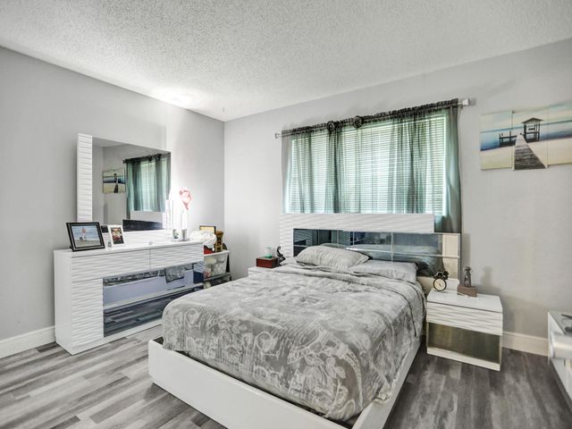138 Lake Barbara Drive, West Palm Beach, FL 33411