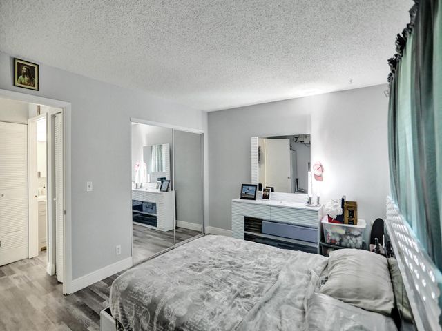 138 Lake Barbara Drive, West Palm Beach, FL 33411