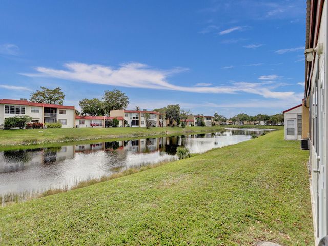 138 Lake Barbara Drive, West Palm Beach, FL 33411