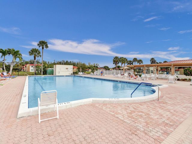 138 Lake Barbara Drive, West Palm Beach, FL 33411