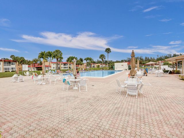 138 Lake Barbara Drive, West Palm Beach, FL 33411
