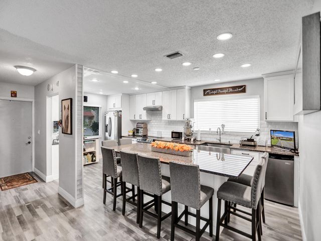 138 Lake Barbara Drive, West Palm Beach, FL 33411