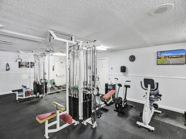138 Lake Barbara Drive, West Palm Beach, FL 33411