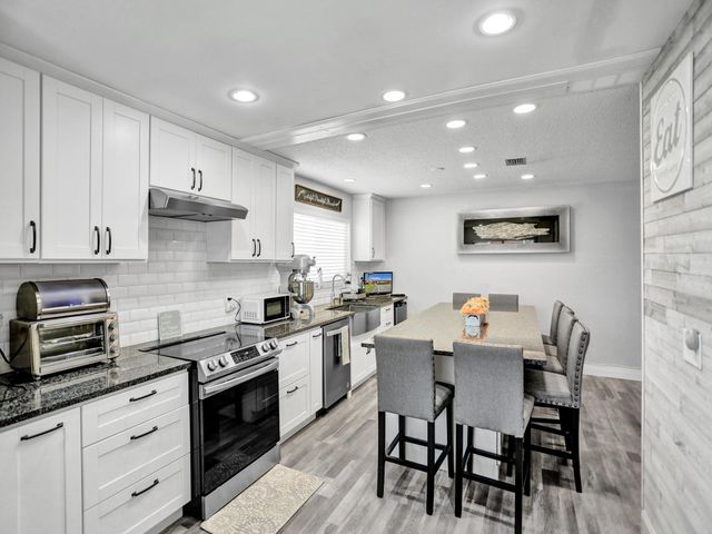 138 Lake Barbara Drive, West Palm Beach, FL 33411