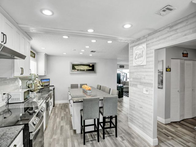 138 Lake Barbara Drive, West Palm Beach, FL 33411