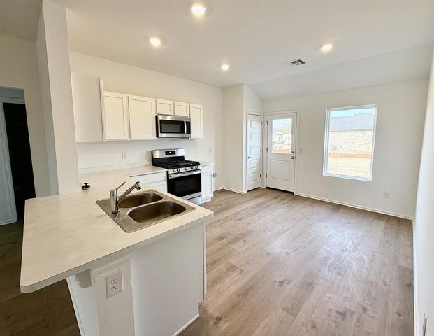 513 Hillsboro Drive, Noble, OK 73068