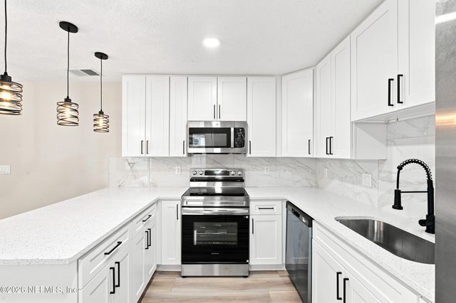 5331 N NORTH RIVER Road, Jacksonville, FL 32211