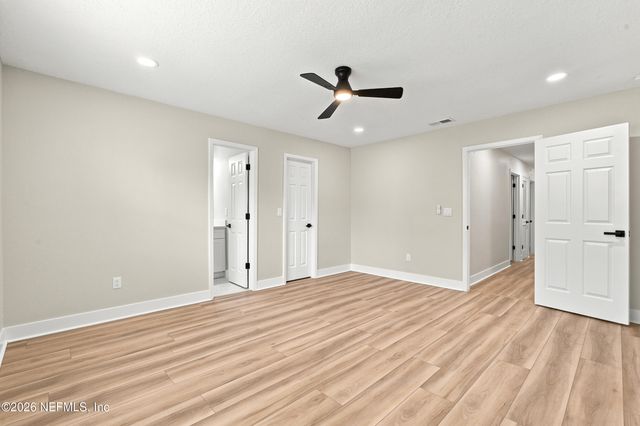 5331 N NORTH RIVER Road, Jacksonville, FL 32211