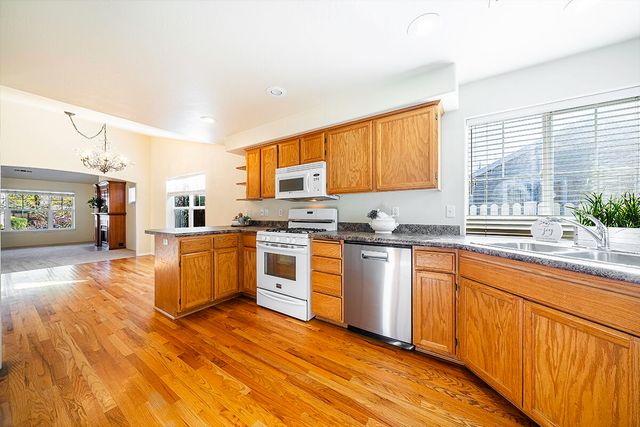 3350 Edgewater Drive, Medford, OR 97504