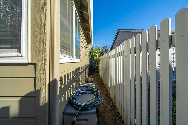 3350 Edgewater Drive, Medford, OR 97504