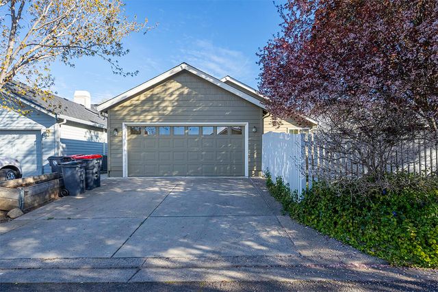 3350 Edgewater Drive, Medford, OR 97504