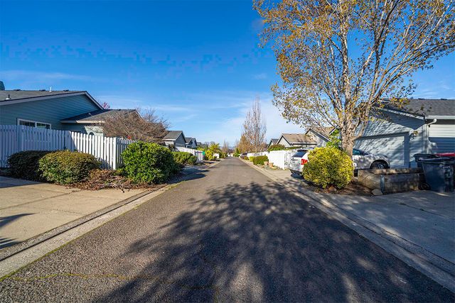 3350 Edgewater Drive, Medford, OR 97504