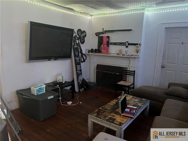 22 Lafayette Street, New Brunswick, NJ 08901